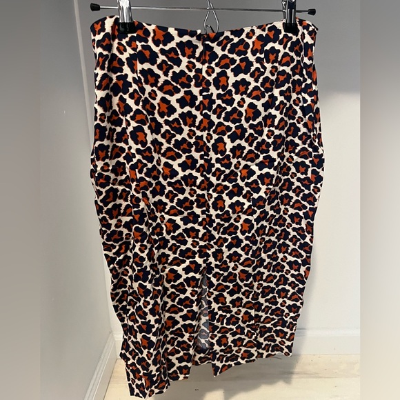 Diane von Furstenberg DVF leopard print pencil skirt, size 6 - Picture 2 of 3